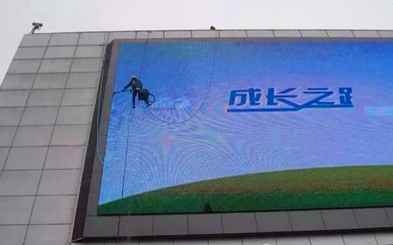 尊時凱龍·(中國區)人生就是搏!顯示屏日常清潔維護